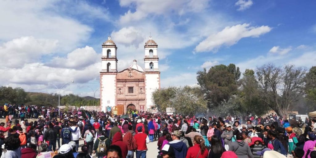 La buena: Iglesia del Desierto recibe a miles de feligreses; la mala: la basura, como siempre - El La buena: Iglesia del Desierto recibe a miles de feligreses; la mala: la basura, como siempre - El